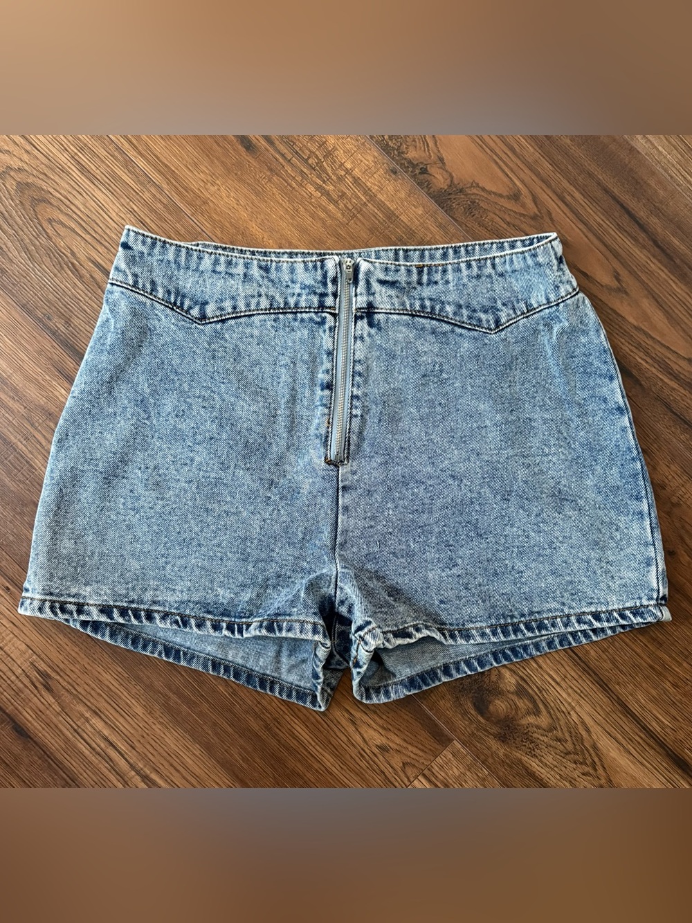 Le Lis Light Blue High-Rise Jean Shorts with Front Zip Size L